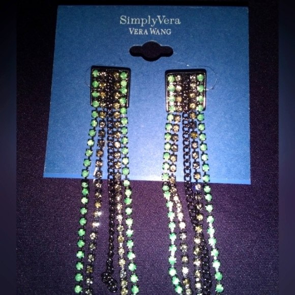 Earrings by Vera Wang - Picture 1 of 2